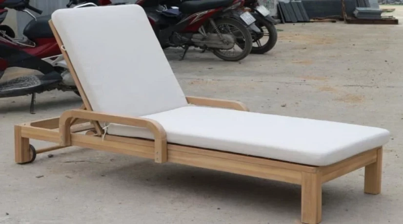 Шезлонг деревянный с матрасом