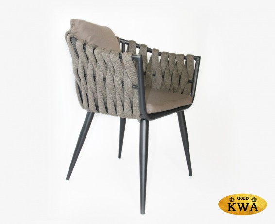 Кресло плетеное с подушками