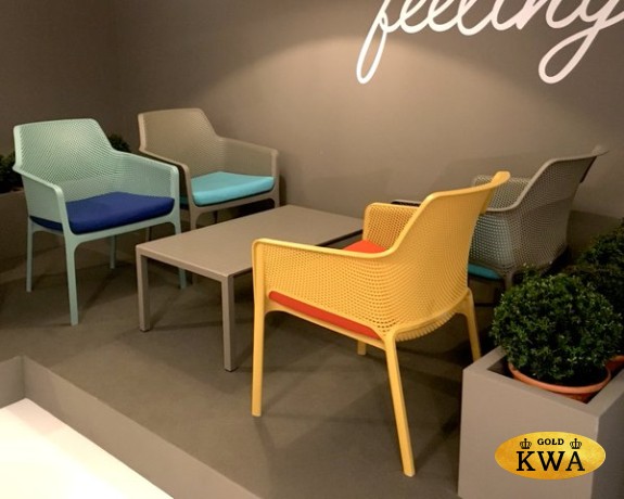 Кресло пластиковое