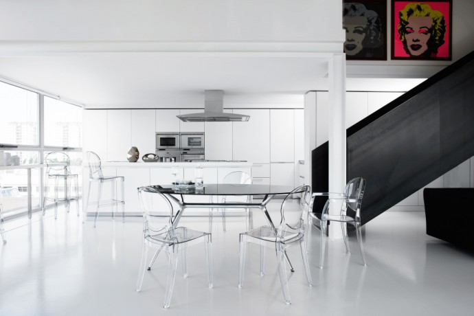 Стул прозрачный