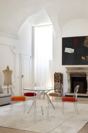 Стул прозрачный