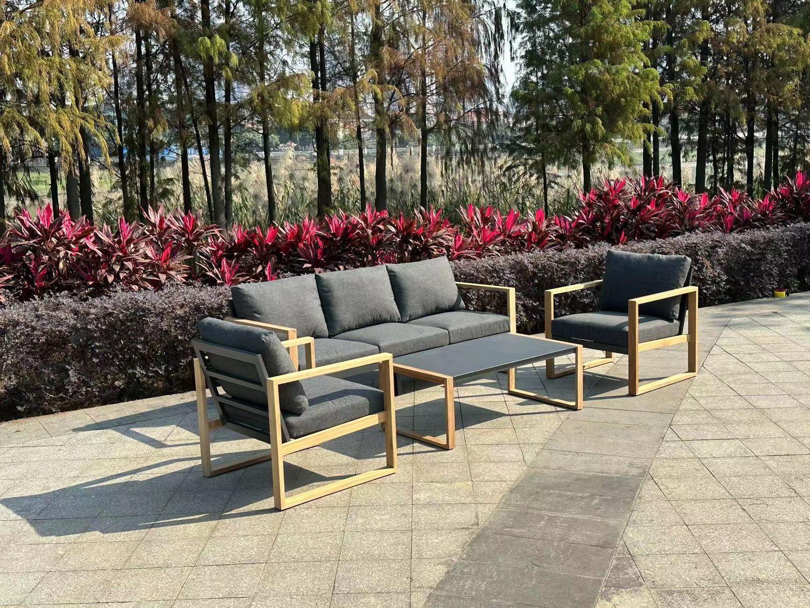 Мебель из тика Elegante